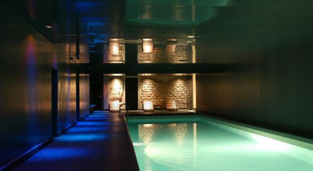 Мы перечислили лучшие отели Парижа с бассейном, чтобы вам было легче